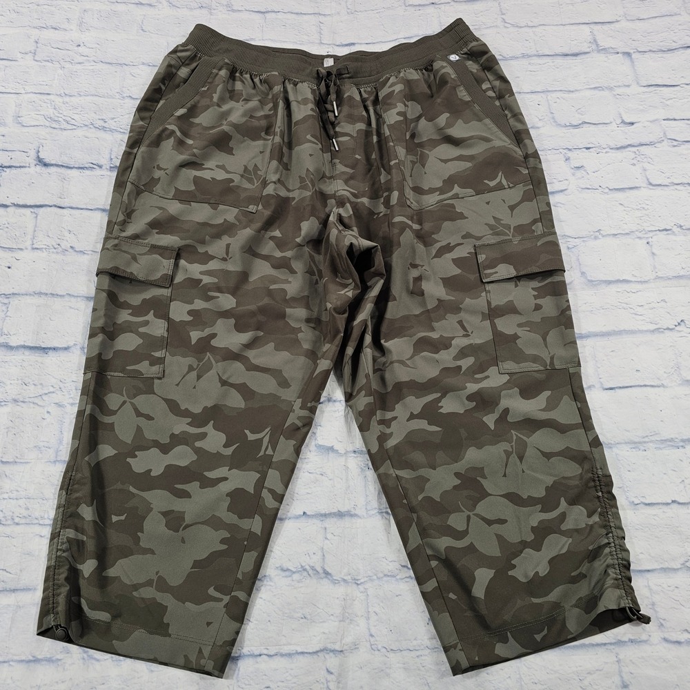 LIVI Cargo Pants Womens 18/20 Green Camo Cropped Bungee Hem Activewear Utility